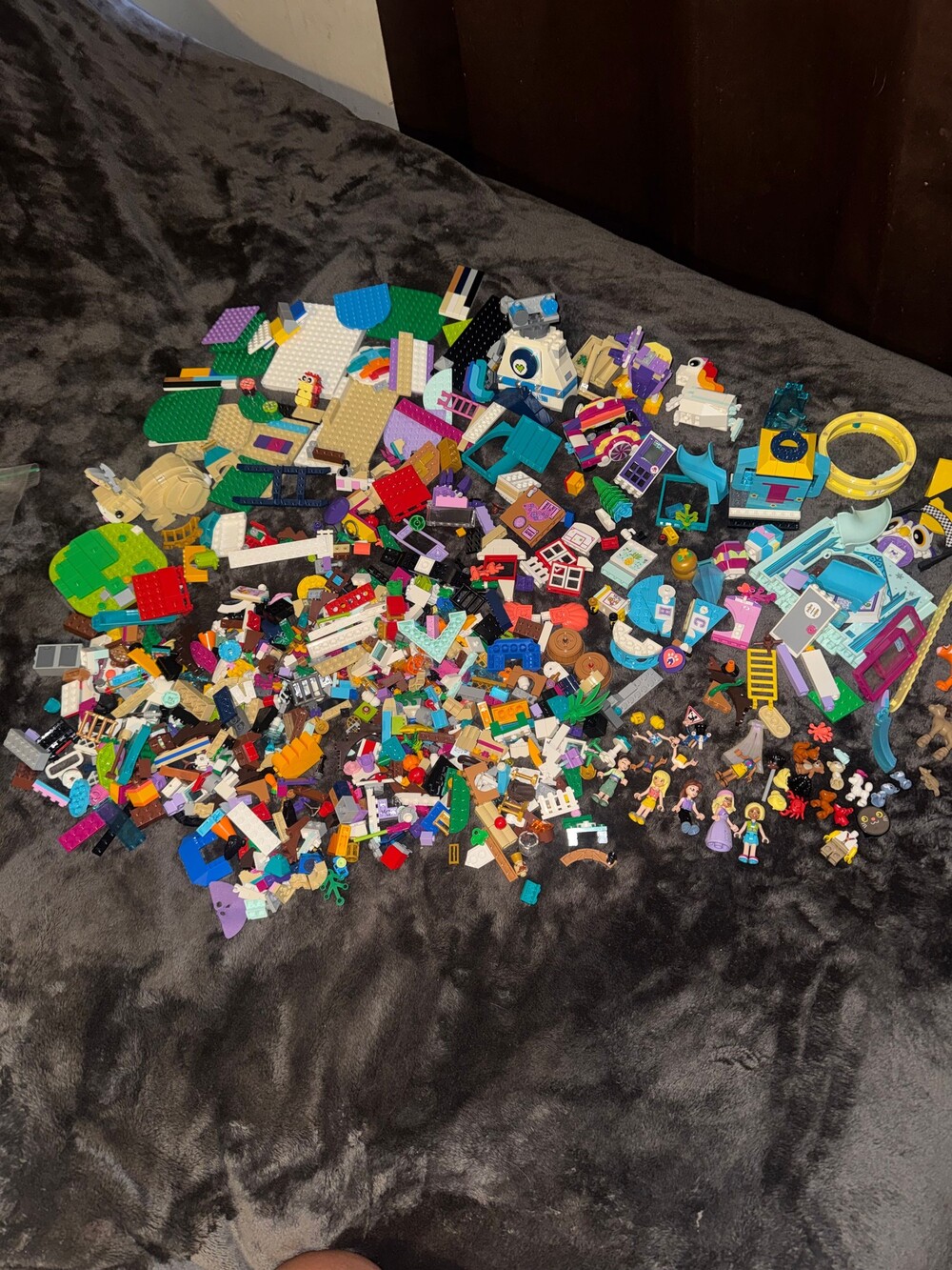 LEGO Assorted Pieces Minifigures Animals Building Parts Lot